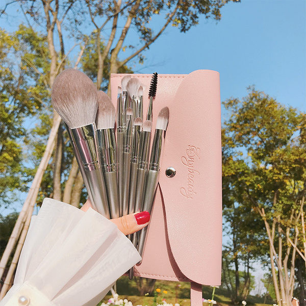 Σετ πινέλου μακιγιάζ με δερμάτινη θήκη - 14 τεμάχια