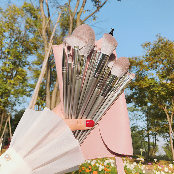 Σετ πινέλου μακιγιάζ με δερμάτινη θήκη - 14 τεμάχια