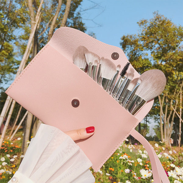 Σετ πινέλου μακιγιάζ με δερμάτινη θήκη - 14 τεμάχια