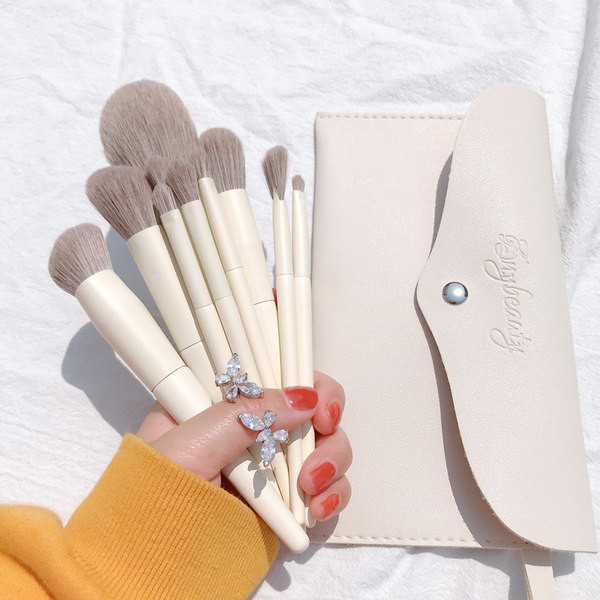 Σετ πινέλου μακιγιάζ με απαλές τρίχες