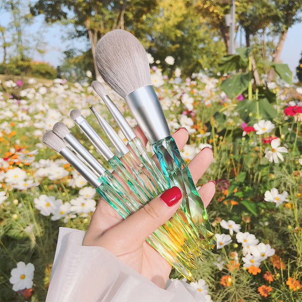 Πινέλα μακιγιάζ με πλαστική λαβή