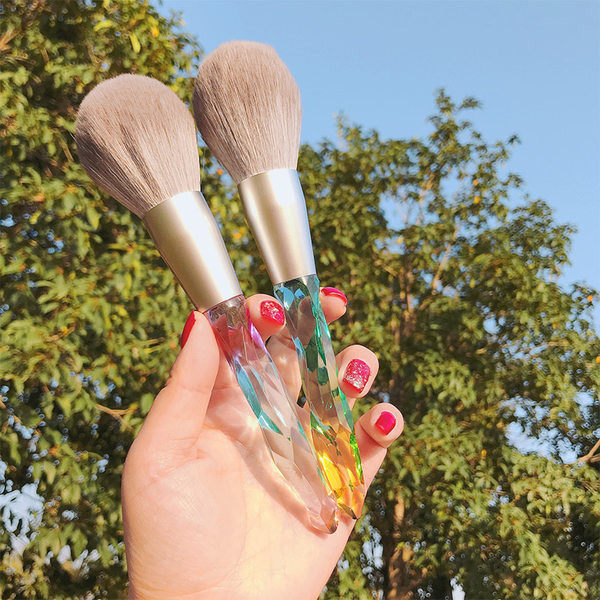 Πινέλα μακιγιάζ με πλαστική λαβή