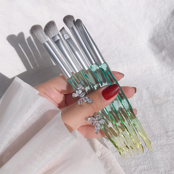 Πινέλα μακιγιάζ με πλαστική λαβή