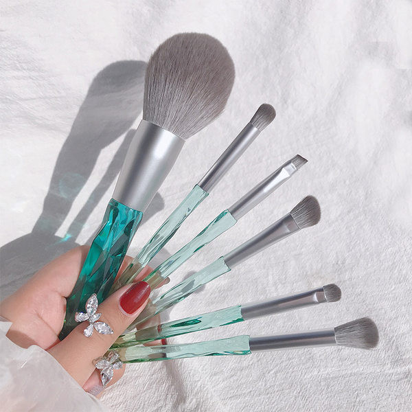 Πινέλα μακιγιάζ με πλαστική λαβή