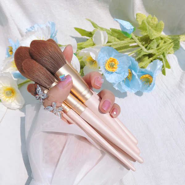 Set od 13 kistova za šminkanje