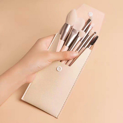 Set de 8 pensule cosmetice pentru machiaj intr-o cutie