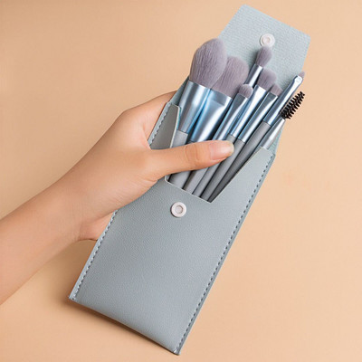 Set de 8 pensule cosmetice pentru machiaj intr-o cutie