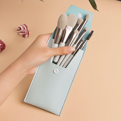 Set de 8 pensule cosmetice pentru machiaj intr-o cutie