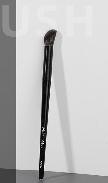 Kist za nanošenje sjena u crnoj boji