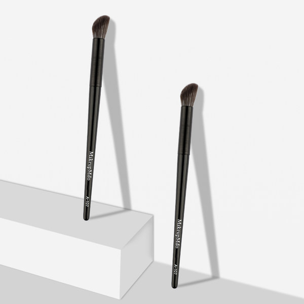 Kist za nanošenje sjena u crnoj boji