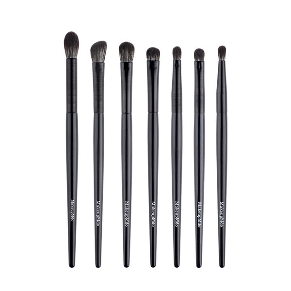 Kist za šminkanje s drvenom drškom i mekim vlaknima - različiti modeli