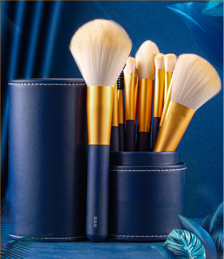 Set od 8,9,10,12,13,14 kistova za šminkanje s kutijom za pohranu