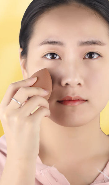 Meka spužvica pogodna za nanošenje pudera 4 komada u setu