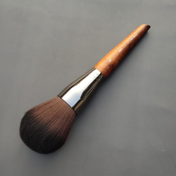 Kistovi za šminkanje s drvenom drškom - različiti modeli