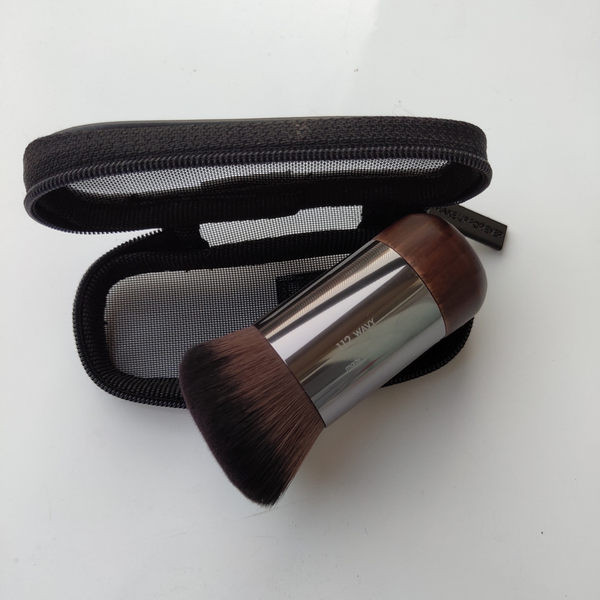 Kistovi za šminkanje s drvenom drškom - različiti modeli