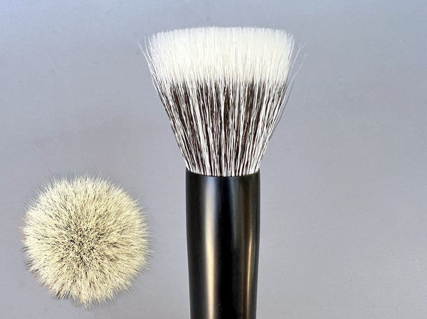 Pensula pentru blush cu cap rotund si peri moi