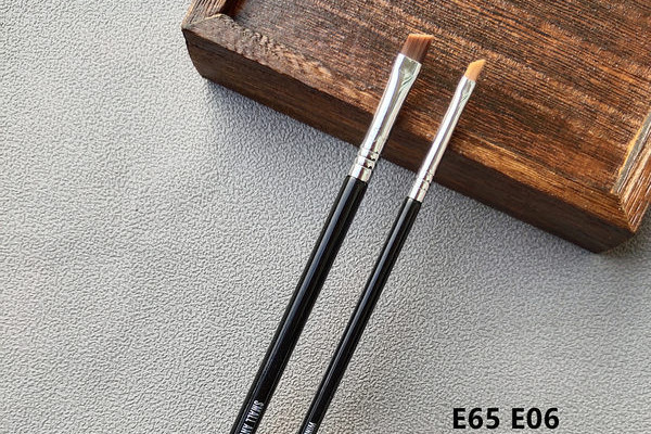 Ukošeni kist za obrve