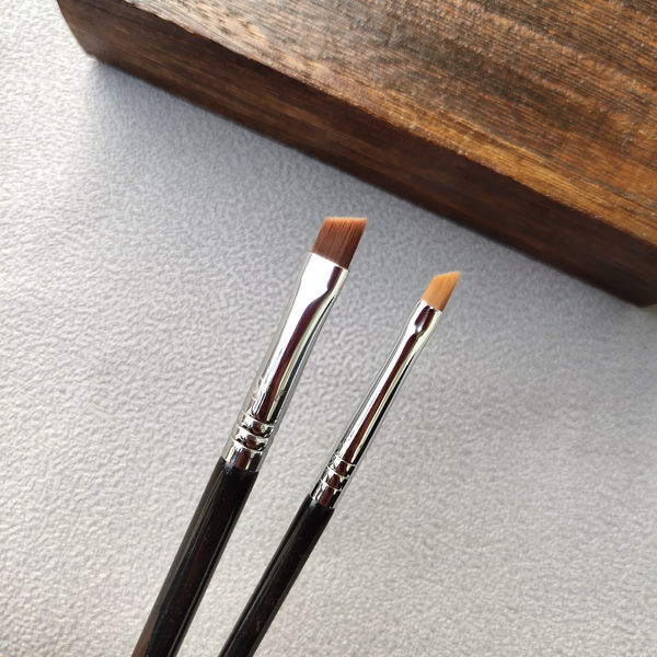 Ukošeni kist za obrve