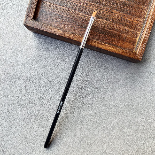 Ukošeni kist za obrve