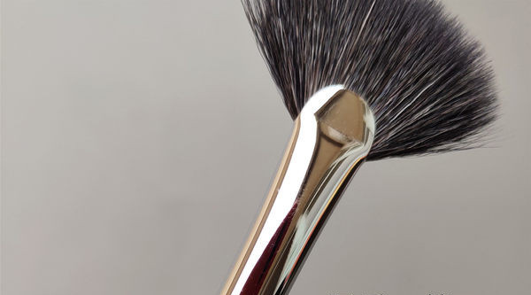 Fard de obraz tip evantai pensula