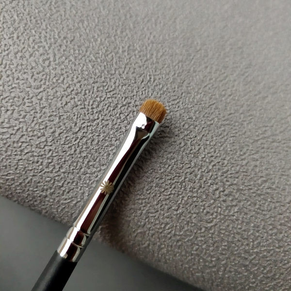 Kozmetički kist za nanošenje sjena