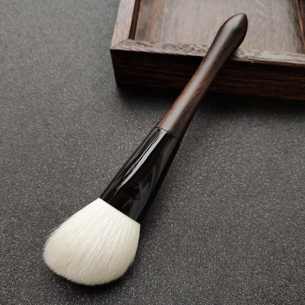 Kosi kist za nanošenje rumenila