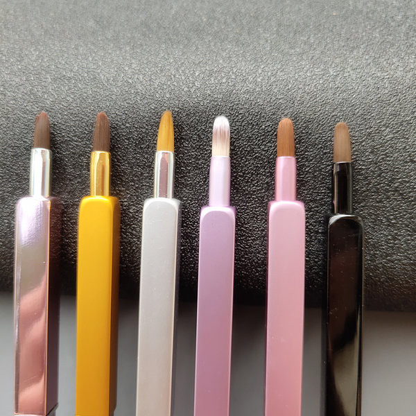 Φορητό πινέλο κραγιόν