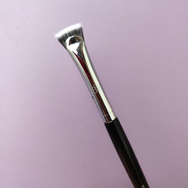 Mali kist s ravnom glavom tipa ruž za usne