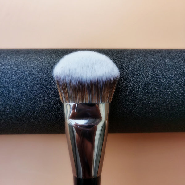 Mekana četka za nanošenje rumenila i pudera