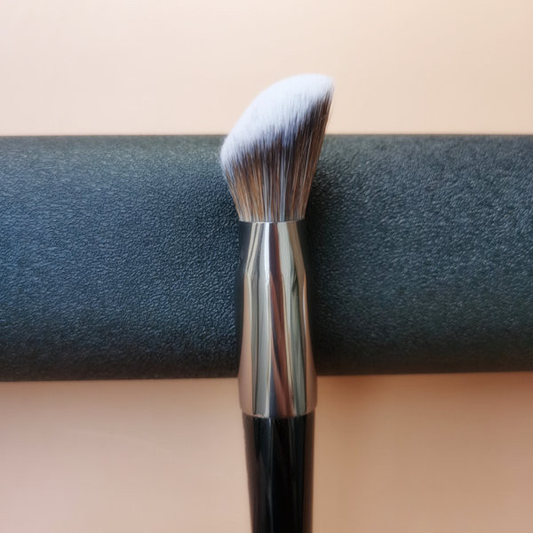 Mekana četka za nanošenje rumenila i pudera