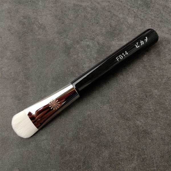 Mali kist s ravnom glavom za nanošenje pudera