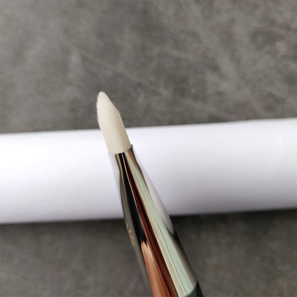 Mali kist s ravnom glavom za nanošenje pudera