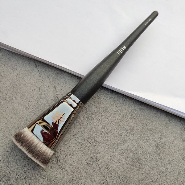 Ravna četka s mekom dlakom za šminkanje