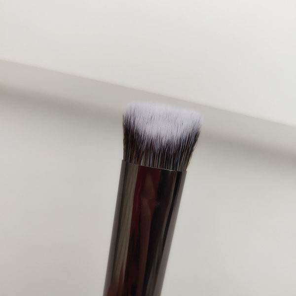 Široki kist za nanošenje korektora