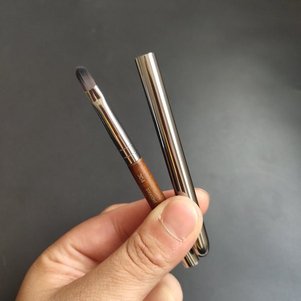 Πινέλο μακιγιάζ - κατάλληλο για εφαρμογή κραγιόν