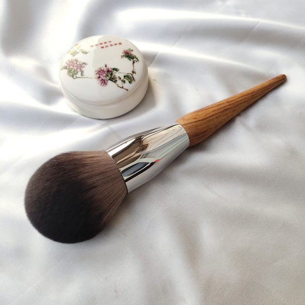 Perie pentru pudră cu mâner din lemn