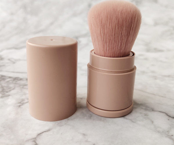 Prijenosni kist za rumenilo ili puder