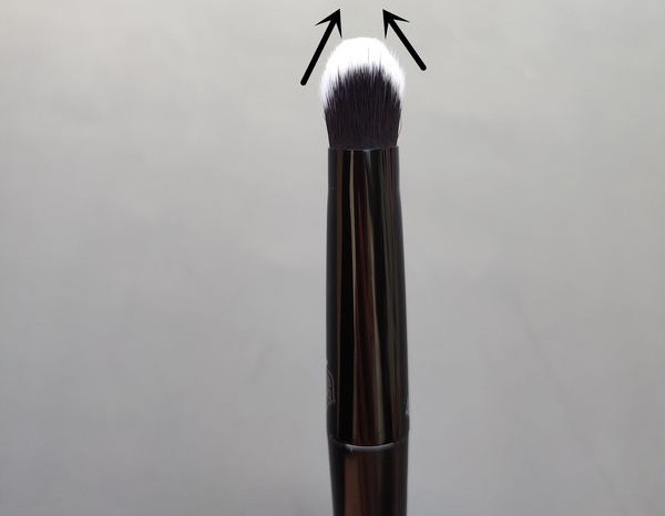 Pensula de machiaj cu maner negru