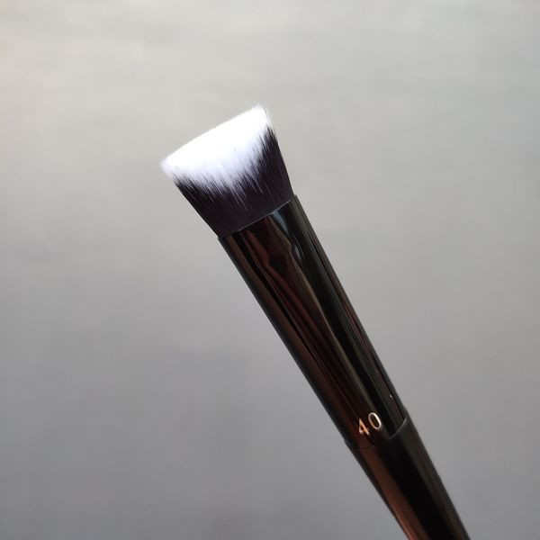 Pensula de machiaj cu maner negru