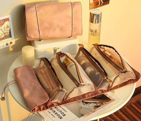 Saliekams futrālis kosmētikas piederumu uzglabāšanai