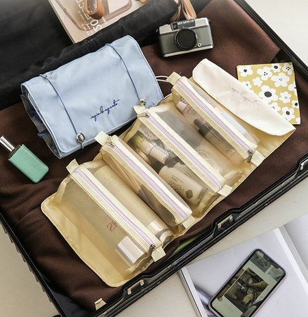 Saliekams futrālis kosmētikas piederumu uzglabāšanai