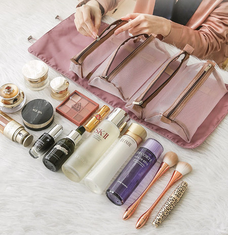 Saliekams futrālis kosmētikas piederumu uzglabāšanai