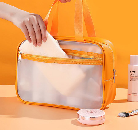 Geantă transparentă pentru depozitarea machiajului