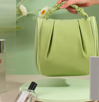 Kozmetička torbica - organizator putovanja