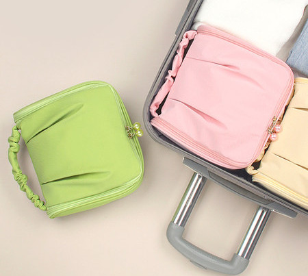 Kozmetička torbica - organizator putovanja