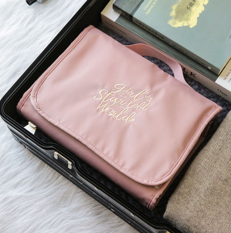 Vodootporni tekstilni organizator za kozmetiku