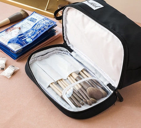 Kosmētikas maciņš ar diviem nodalījumiem, kas piemērots dekoratīvās kosmētikas un tualetes piederumu glabāšanai