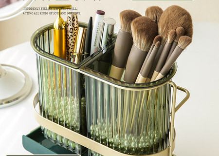 Organizator kozmetike na stalku za šminku