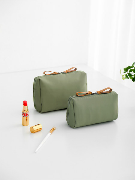 Kozmetička torbica za spremanje šminke i toaletnih potrepština u više boja