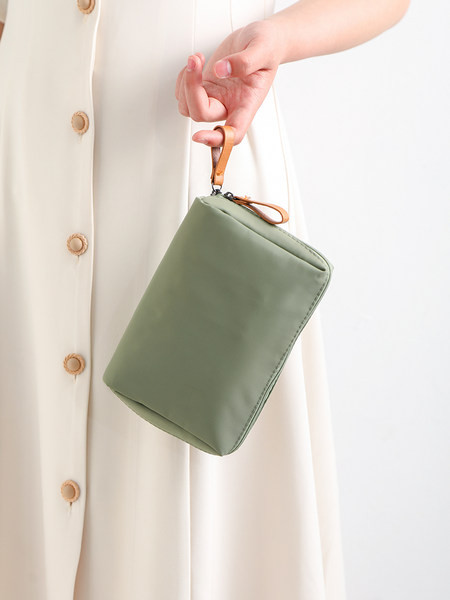 Kozmetička torbica za spremanje šminke i toaletnih potrepština u više boja